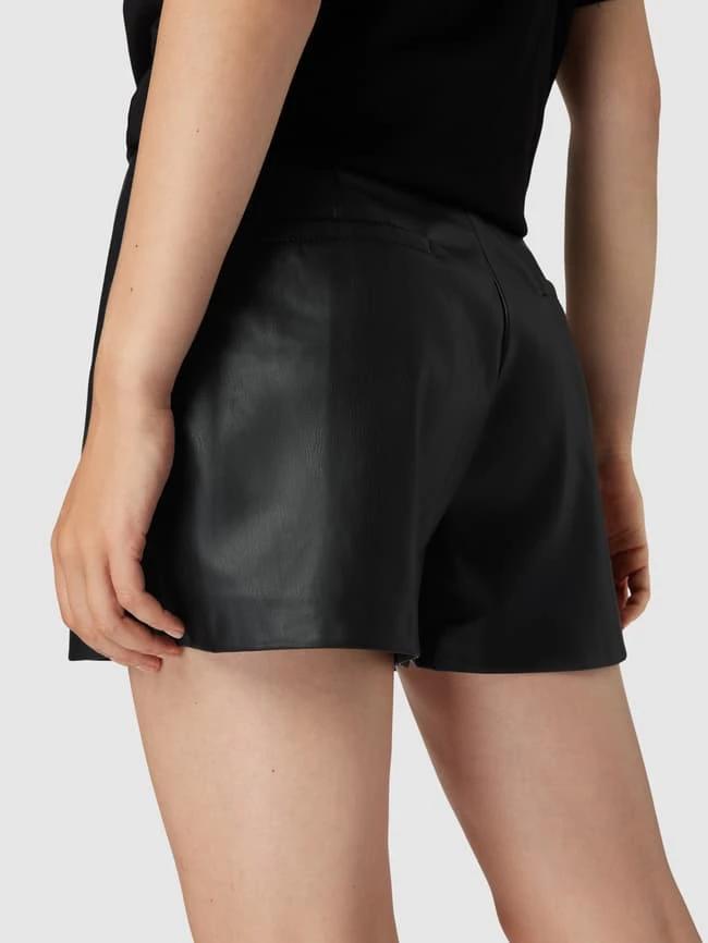 REVIEW Shorts In Leder-Optik - Schwarz 3 REVIEW Shorts In Leder-Optik - Schwarz – Bild 3