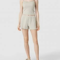 REVIEW Shorts In Ripp-Optik - Hellgrau Meliert