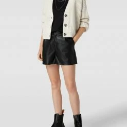 REVIEW Shorts In Leder-Optik - Schwarz