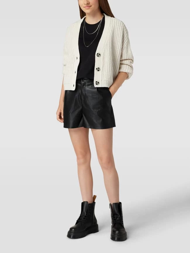 REVIEW Shorts In Leder-Optik - Schwarz 1 REVIEW Shorts In Leder-Optik - Schwarz