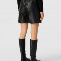 Herzensangelegenheit Shorts In Leder-Optik - Schwarz -S.Oliver Geschäft 6945adhj8gq5ajhl8cskmkpp851kcj23aop3ahhg8cokue26acq4ah216crkegifa4rkme278d8kqk27753jecb369i6ac31cgom8e9kc4r6aoj66grmadhkc5ij6db36dhjeco