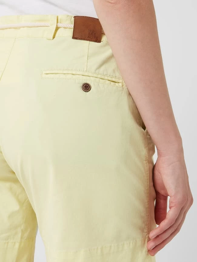 ALIFE & Kickin Shorts Mit Gürtel Modell 'Jule' - Hellgelb 3 ALIFE & Kickin Shorts Mit Gürtel Modell 'Jule' - Hellgelb – Bild 3