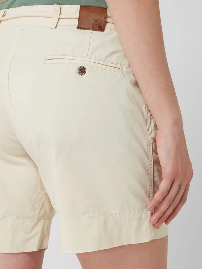 ALIFE & Kickin Shorts Mit Gürtel Modell 'Jule' - Ecru 3 ALIFE & Kickin Shorts Mit Gürtel Modell 'Jule' - Ecru – Bild 3