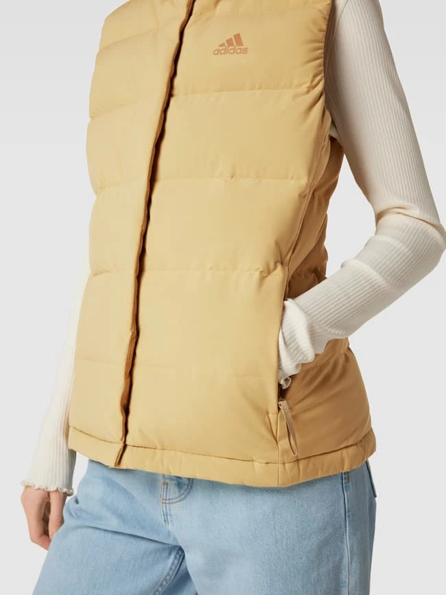 ADIDAS SPORTSWEAR Daunenweste Mit Stehkragen Modell 'W HELIONIC VEST' - Camel 3 ADIDAS SPORTSWEAR Daunenweste Mit Stehkragen Modell 'W HELIONIC VEST' - Camel – Bild 3