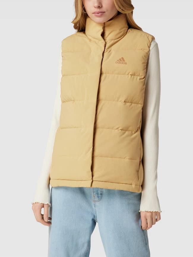 ADIDAS SPORTSWEAR Daunenweste Mit Stehkragen Modell 'W HELIONIC VEST' - Camel 4 ADIDAS SPORTSWEAR Daunenweste Mit Stehkragen Modell 'W HELIONIC VEST' - Camel – Bild 4