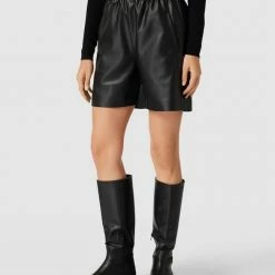 Herzensangelegenheit Shorts In Leder-Optik - Schwarz -S.Oliver Geschäft al4l0j1oa5a3ggaj6cqkcjadap9l4i2h9csjejq59h644c2kahal8l1na1552lhp75832ca38sq3igi48t3jed32c5h32p1k6opj2cpkc8p6ae9i6csm2d1hcphjad1g64r62oo